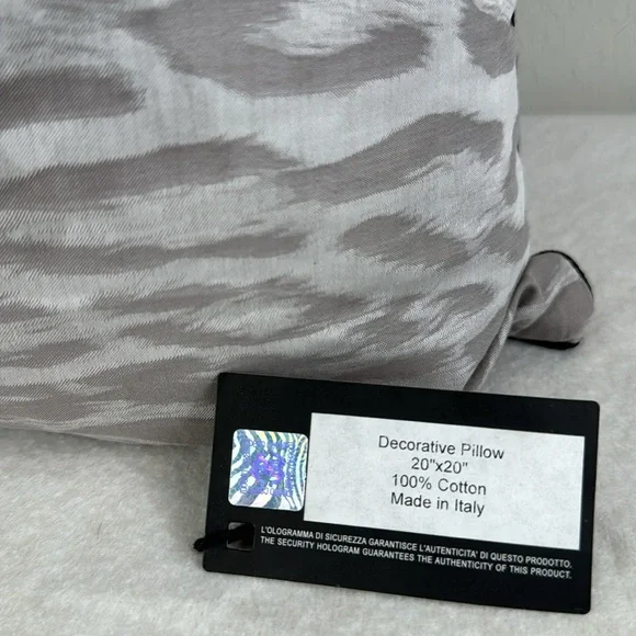 ROBERTO CAVALLI NWT NEW WITH TAG GRAY WHITE BLACK LARGE LEOPARD ACCENT PILLOW - Picture 6 of 11